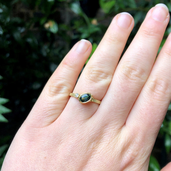 Bicolour Sapphire Speckle Ring